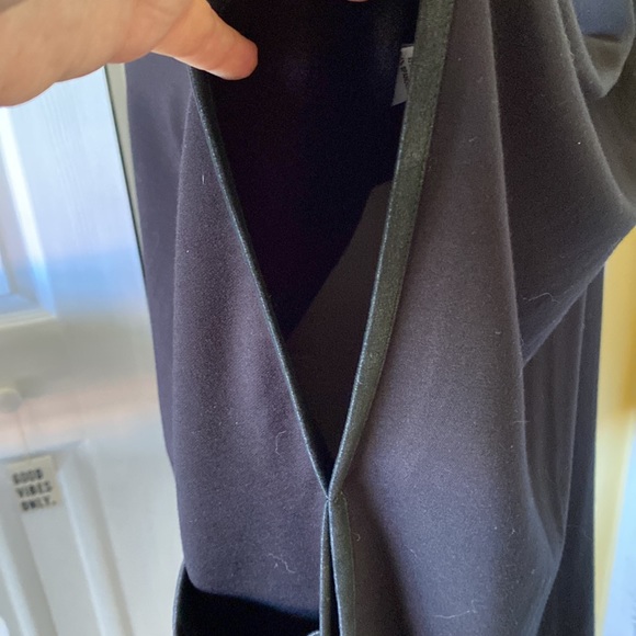 Asymmetrical black poncho - Picture 11 of 11